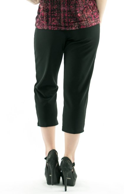 Calça Capri Canelada Lisa Preta