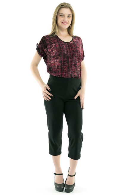 Calça Capri Canelada Lisa Preta