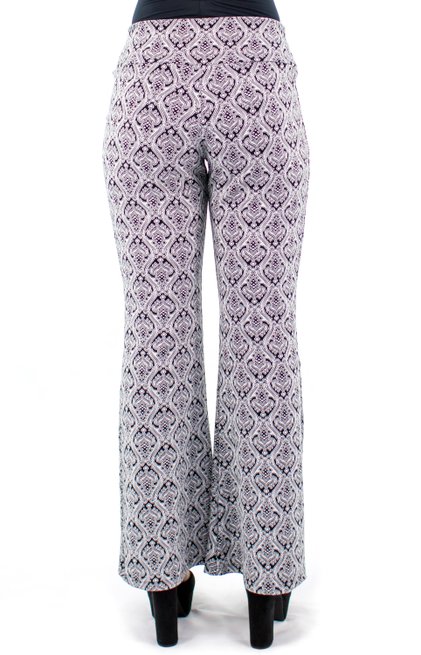 Calça Montaria Flare Estampa Geométrica Preto e Branco