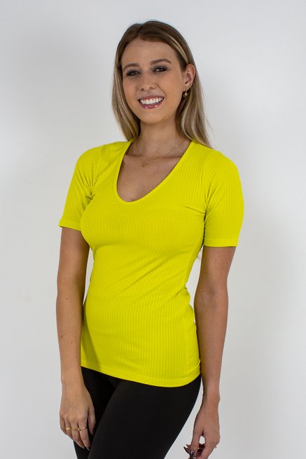 Blusa Básica Feminina Manga Curta Canelada Lisa Amarela
