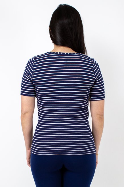 Blusa Básica Manga Curta Listrada Branca e Azul Marinho
