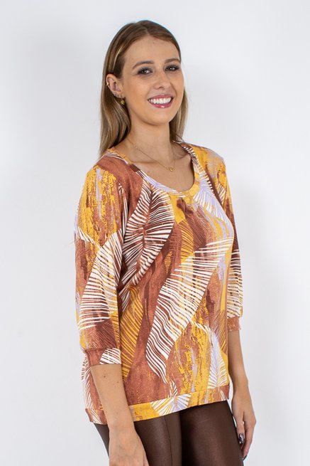 Blusa Marinheiro Manga ¾ em Malha Viscolycra Estampa Abstrata Tons Terrosos