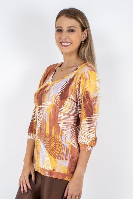 Blusa Marinheiro Manga ¾ em Malha Viscolycra Estampa Abstrata Tons Terrosos