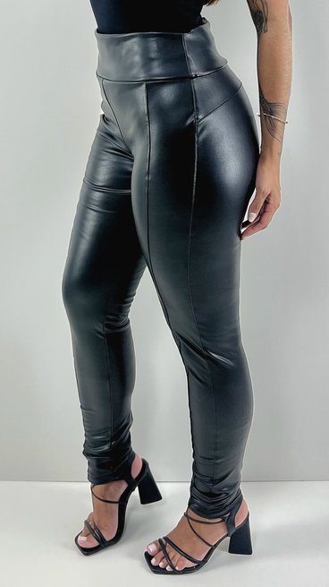 Calça Feminina Couro com Pelúcia Lisa Preta