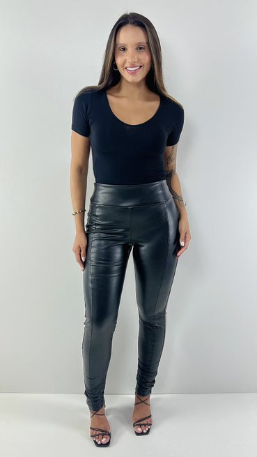 Calça Feminina Couro com Pelúcia Lisa Preta