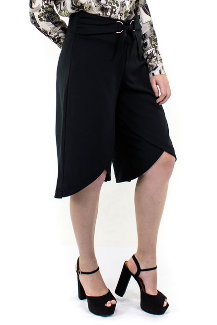 Calça Pantacourt Envelope Lisa Preta