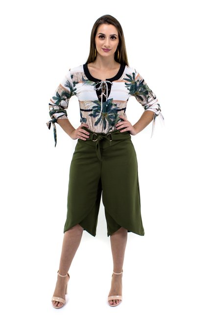 Calça Pantacourt Envelope Lisa Verde Militar