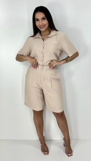 Conjunto Feminino Clássico Bermuda e Camisa Manga Curta Liso Bege