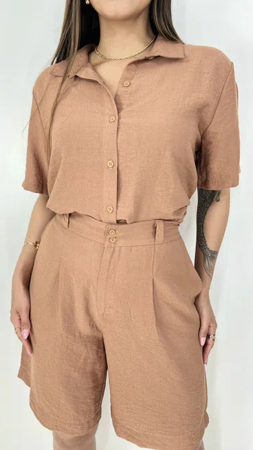 Conjunto Feminino Clássico Bermuda e Camisa Manga Curta Liso Marrom