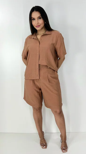 Conjunto Feminino Clássico Bermuda e Camisa Manga Curta Liso Marrom