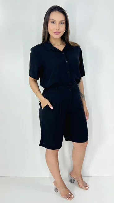 Conjunto Feminino Clássico Bermuda e Camisa Manga Curta Liso Preto