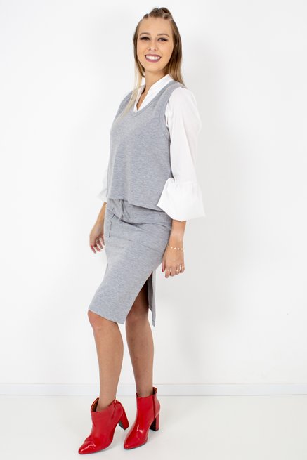 Conjunto Feminino Colete e Saia Liso Cinza Claro