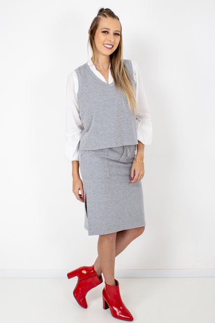 Conjunto Feminino Colete e Saia Liso Cinza Claro