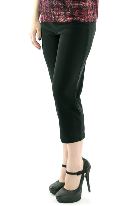 Calça Capri Canelada Lisa Preta