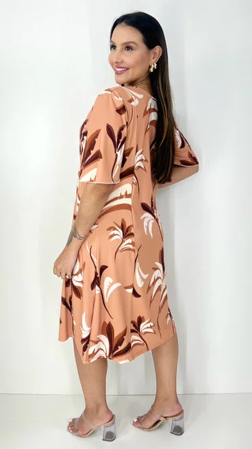 Vestido Feminino Manga Curta Estampado em Tons de Marrom
