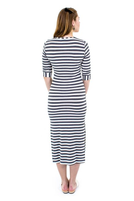 Vestido Longuete Canelado Estampa Listras Cinza e Branco
